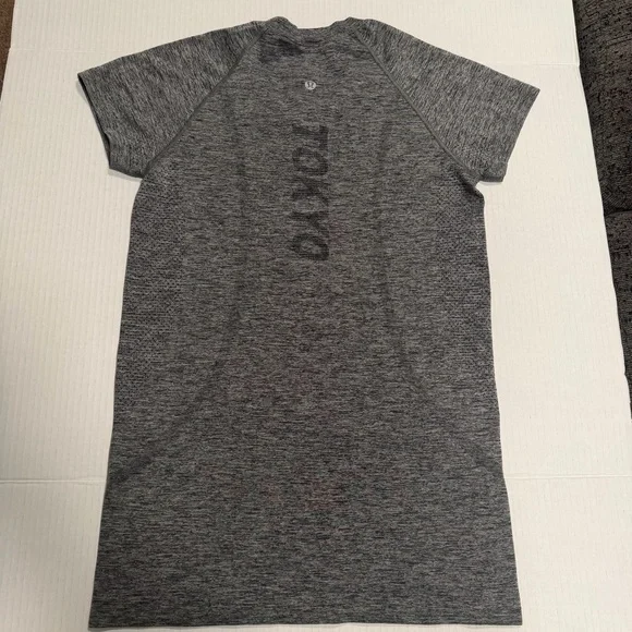 Lululemon Swiftly Tech Short-Sleeve Shirt 2.0 Hip Length
Tokyo, *FLAW*, Size 6 - Picture 3 of 8